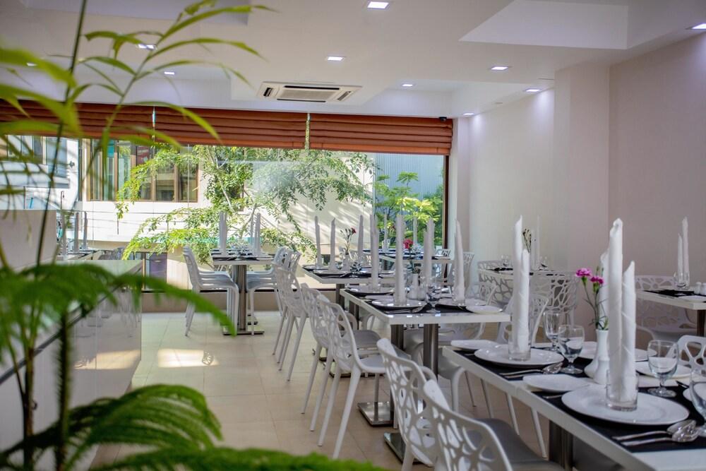 Novina Malé Exterior foto